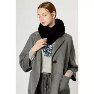 BCBG 마그네틱 퍼 머플러 B4W0A415