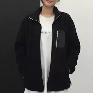 여성 겨울 오버핏 배색 포켓 뽀글이 양털 후리스 집업 점퍼 자켓 집앞산책 대학생코디