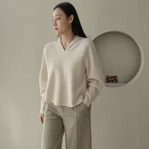 [어반프랑] 비첼 비스코스 와플 후드 오픈브이넥 니트티