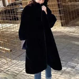 여성 페이크퍼 롱코트 루즈핏 인조모피 퍼자켓 에코 겨울아우터 모임룩 하객 핑크