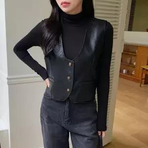 [하프클럽/옷자락]여자 레더조끼 슬림핏 크롭 브이넥 유광 가을 베스트