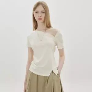 [롯데백화점]씨씨콜렉트 비대칭 넥 슬림 티셔츠 C262PSM065