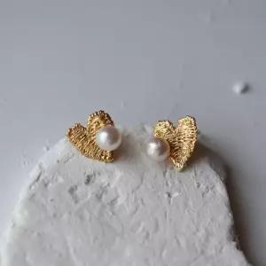 [엘리오나 컬렉션] Mini Heart Lace Earrings (24k 금도금)