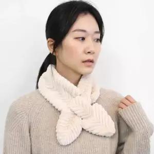 [OF4M0P7Q]슈아 고리 퍼 머플러 목도리 여성 쉐브론 밍크