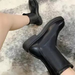 여성 캐주얼 패션 하이틴룩 10대 졸업식 코디 부츠