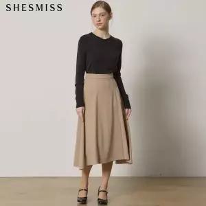 [쉬즈미스(SHESMISS)] 리치 볼륨 언발란스 플레어 스커트 (택가격:168000원)