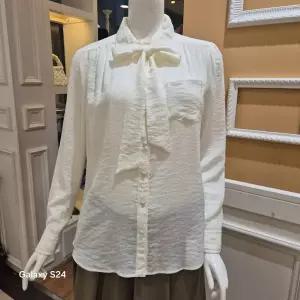 [BCBG]봄26 피비 블라우스 B6A1B404