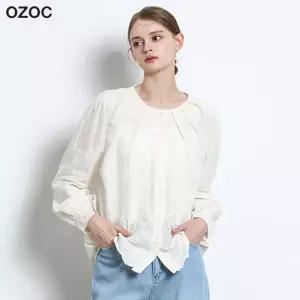 [오조크(OZOC)] 핀턱 라운드넥 플라워 블라우스(택가격 128000원)