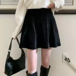추르드 벨벳 플레어 밴딩 미니스커트