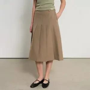 [제너럴아이디어]WOMAN 클래식 플리츠 미디 스커트 [BEIGE] / GF1LSK503