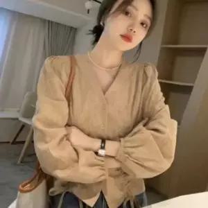 친절한탄씨 블라우스 셔츠 퍼프 브이넥 리본 셔링 스트랩 여성 상의 긴팔블라우스 시스루