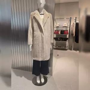 베네통 페이크퍼 카라 롱코트 BAJPF2661