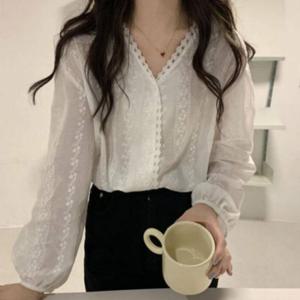꾸안꾸 펀칭 레이스 브이넥 긴팔 블라우스 데일리 포인트 여성 상의