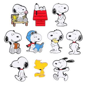 10pcs 스누피 에나멜 핀 세트 만화 찰리 브라운 우드스탁 카와이 애니메이션 금속 브로치 배낭용 귀여운 라펠 핀