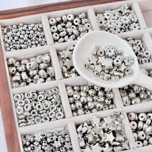6-9mm 간격의 비즈, 화이트 K 컬러. 아크릴 비즈, DIY 액세서리, 루즈 비즈, 쥬얼리, 명절 선물. 랜덤 믹스