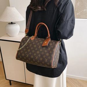 트렌디한 디자인 레터 로고 미니멀리스트 기저귀 가방 여성 명품 브랜드 가죽 통근 가방 우아한 크로스바디
