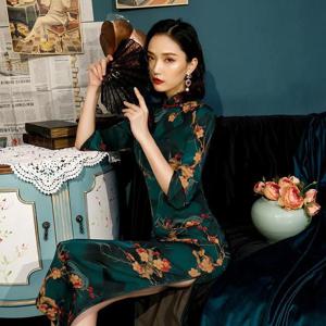 올드 상하이 그린 슬림 치파오 봄 여름 2024 새로운 빈티지 중국 스타일 기질 어린 소녀 짧은 소매 Qipao 드레스