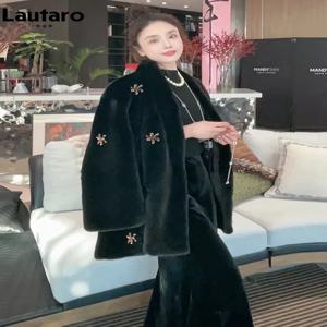 라우타로(Lautaro) 가을/겨울 시즌용 검은색 두꺼운 따뜻한 인조밍크 모피 코트, 깊은 V넥 장식, 우아하고 고급스러운 느낌의 푹신한 재킷, 2026년 출시