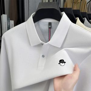 100% 순면 소재의 고급 브랜드 남성용 긴팔 폴로 셔츠, 가을/겨울 시즌에 어울리는 세련된 디자인, 고급스러운 자수 장식, 골프용 또는 캐주얼 티셔츠로 활용 가능