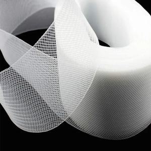 2~10cm 평평한 형태의 일반적인 크린 헤어 브레이드, 폴리에스터 소재의 보조 뼈대, 웨딩드레스, 댄스 의상, 정장 등에 사용되는 액세서리