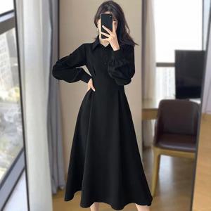 헤베 스타일 블랙 베이스 레이어 드레스 2025년 봄 여성 우아한 하이웨이스트 A라인 미디 드레스 버튼 디테일 긴팔