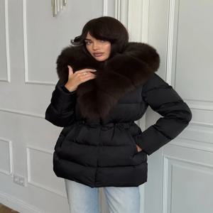 여성용 퍼 칼라 파카, 허리 스트링, 퀼팅 처리, 패딩 안감, 옆면 포켓, 두꺼운 소재, 겨울용, 일상복, 야외 활동용, 따뜻하고 편안한 스타일