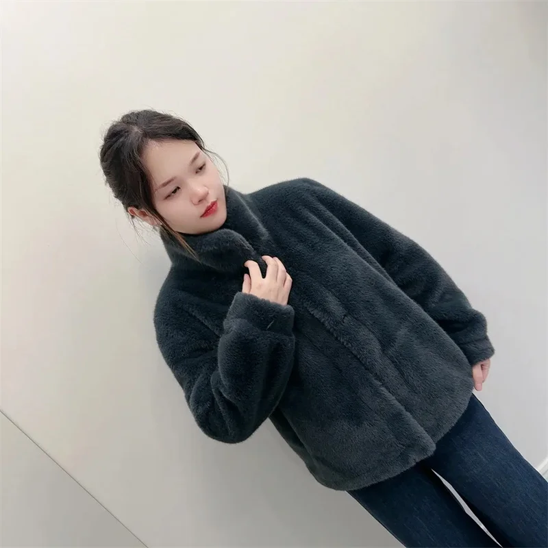 밍크 퍼 스탠드업 칼라 따뜻한 퍼 코트 퍼 통합 여성용 루즈핏 슬림하고 따뜻한 고급 퍼 여성용 숏 스타일 화이트