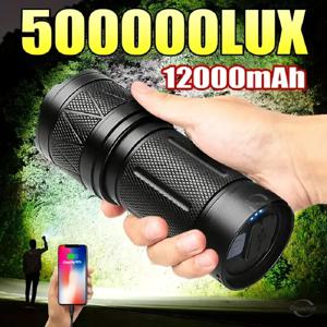 LED 휴대용 손전등 매우 밝은 50000루멘 12000mAh 충전식 배터리 강력한 토치 줌이 가능한 전술 랜턴