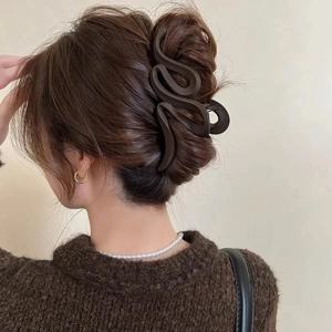 13cm 여성용 아크릴 헤어 클립 머리핀 매트 웨이브 헤어 클로 클립 포니 테일 헤어 액세서리 소녀 모자를 쓰고 있죠 바레트 4 색