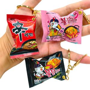 시뮬레이션 인스턴트 라면 키체인 휴대폰 미니 간식 펜던트 가방 펜던트 자동차 키링 새해 선물