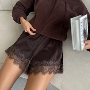 패션 엘라스틱 허리 레이스 새틴 쇼츠 패치워크 디자인 와이드 레그 박서 슬립 우아한 Y2K 스타일 미니 쇼츠 여성용