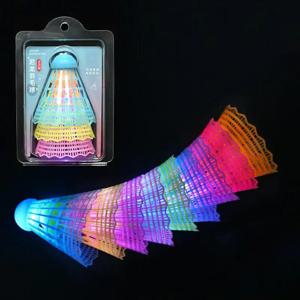 LED 배드민턴 셔틀콕 3개 세트, 다채로운 색상의 조명, 나일론 재질, 초보자도 쉽게 사용할 수 있는 스포츠 훈련용, 빛나는 셔틀콕