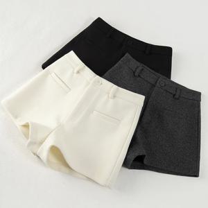 섹시한 스타일의 초미니 A라인 반바지, 하이웨이스트 디자인, 가을/겨울에 어울리는 세련된 스타일