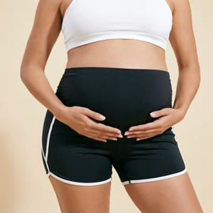 흰색 대비 트림이 있는 블랙 임산부 반바지 하이웨이스트 배꼽 지지 임산부 속옷 안전 반바지