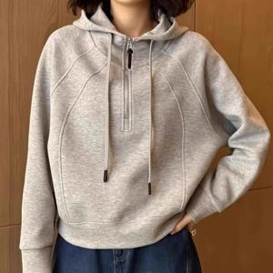 봄과 가을의 미국 회색 하프 지퍼 후드 티셔츠 여성 새로운 얇은 느슨한 유행 짧은 탑