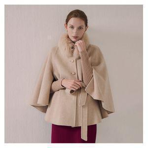 지고트 폭스퍼 칼라 울 하이넥 케이프 재킷 JSAB0JKA31