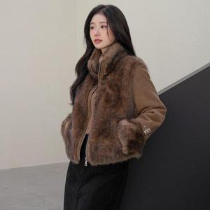 [모노앳디] 뷰엘 하이넥 스웨이드 퍼 자켓