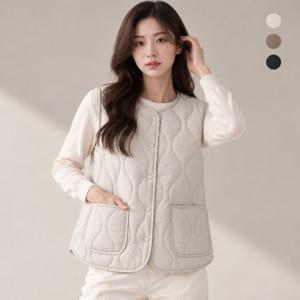 여성 넥리스 물결 퀼팅 경량 패딩 조끼 D26V490