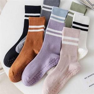 여성 미끄럼 방지 양말 여성 중목 양말 논슬립 스트라이프 데일리 무지 통기성 내구성 트레이닝 필라테스