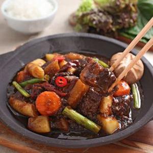 [3팩 17,410원]한돈 뼈없는 가마솥 매콤 갈비찜 500g 3팩(무보까)