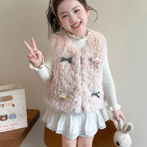 리본 브로치 셰기 퍼 베스트 R25818