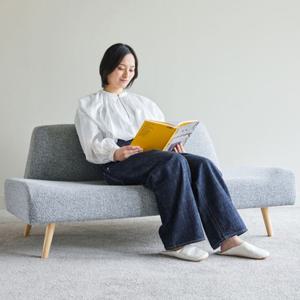 [해외] 아오 AO 부클레 패브릭 소파 2인 거실 의자 원목다리 W140cm