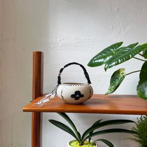 월간연화 수제토분 행잉 Black flower _ black low strap