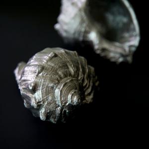 금속 참소라 문진 (Metal Conch Paperweight)