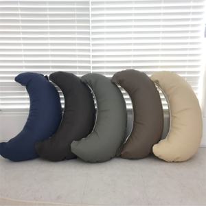 모던 초생달 가죽 쇼파 쿠션 인테리어 거실 서재 침실 데스크 감성 소품 등받이 소파 등쿠션