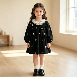 레이스카라 블랙 자수 원피스 R28929