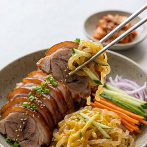 왕십리 무뼈 족발 냉채 족발 세트 (305g 소분포장)