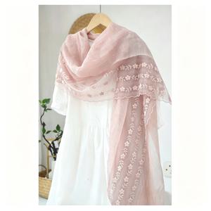 따뜻한 톤의 피치 오렌지 메쉬 스카프, 입체적인 꽃 자수, 통기성 있는 보일, 여성용 다기능 긴 자외선 차단 스카프