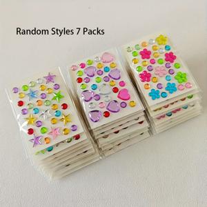 랜덤 스타일 미니 스티커 7개 팩, 접착식 멀티 컬러 혼합 모양: 하트, 별, 꽃. DIY 공예, 네일 아트, 얼굴 및 바디 장식용. 헤어 액세서리, 네일, 파티 코스튬 장식용. 결혼식, 생일, 기념일, 새해, 발렌타인데이, 할로윈, 크리스마스 휴일 장식 및 웨딩 파티 장식용. 휴일 필수품