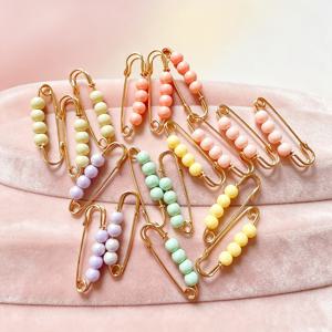 18개 마카롱 라운드 진주 골드 스카프 버클, 산뜻하고 달콤한 스타일의 데일리 허리 집어넣기 바지 벨트, 스카프 숄 고정, 셔츠 비침 방지 추가, 데일리 착용 장식 및 선물용으로 적합